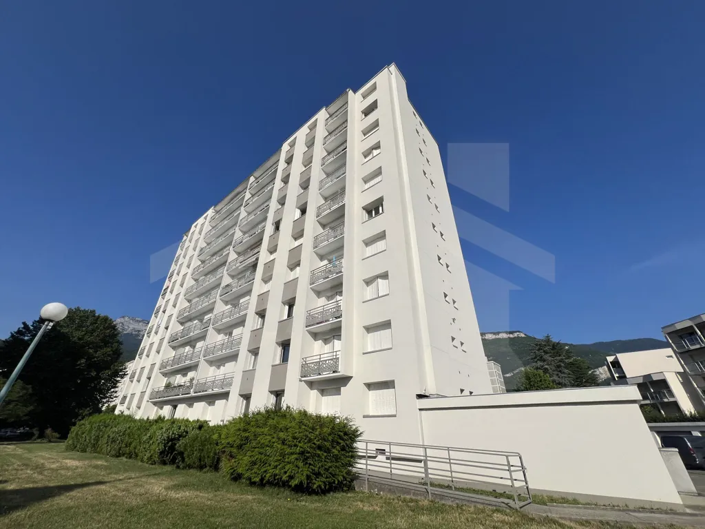 Extérieur - Appartement 2P+C avec Parking à Fontaine