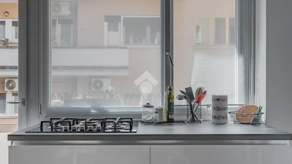 Cuisine - Rearranged Apartment with Balcony in Rome