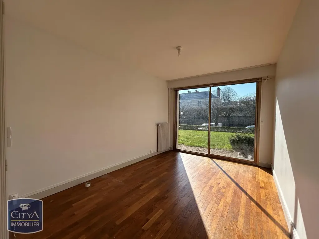 Rooms - Bright Two-Bedroom Apartment in Blois Centre