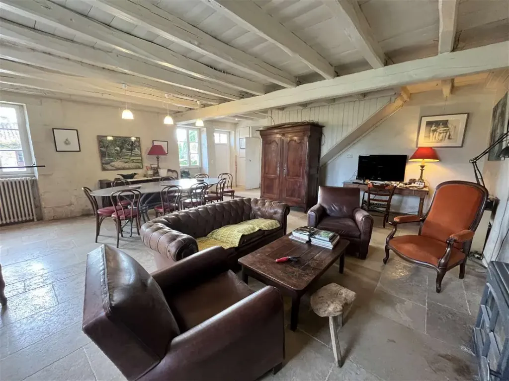 Séjour - Maison avec dépendance et jardin à Brion