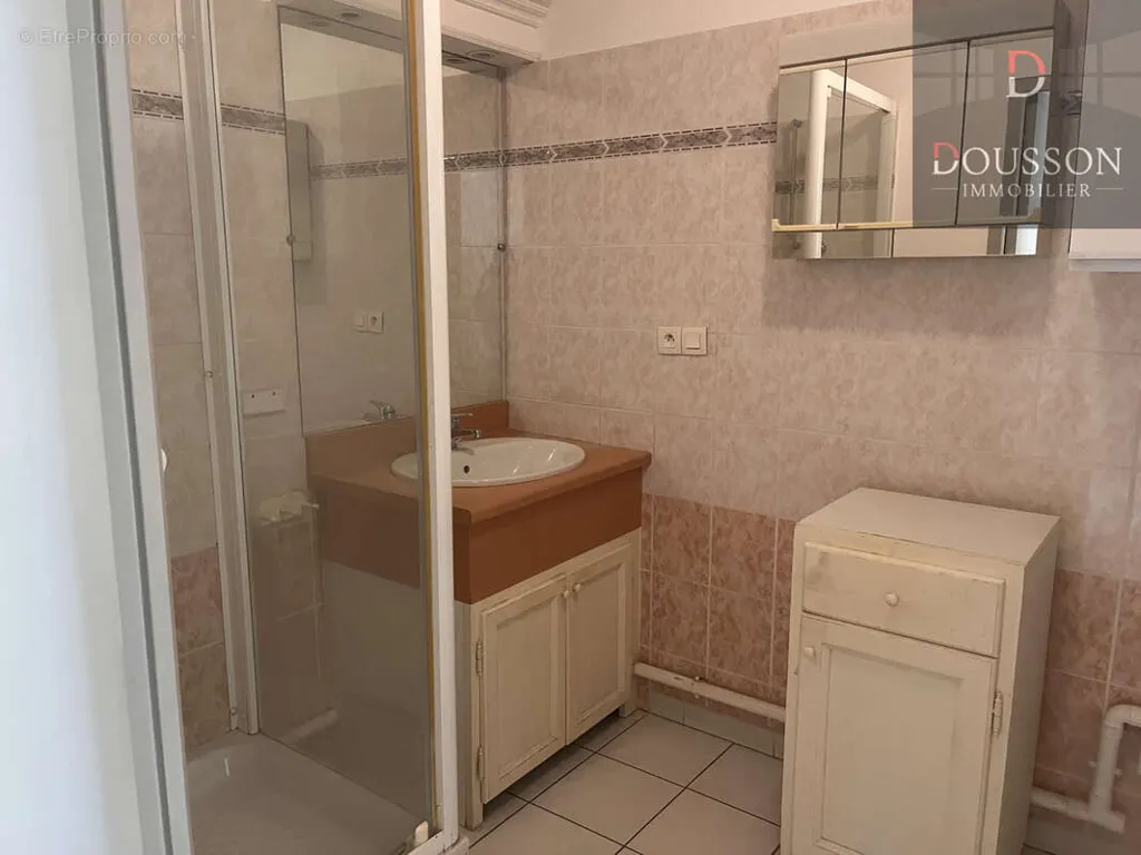 Salles de bain - Appartement avec Balcon et Terrasse à Uzès