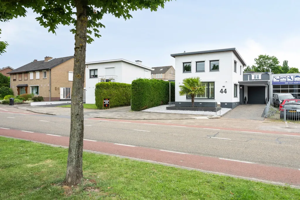 Exterior - Detached House with Solar Panels in Heerlen