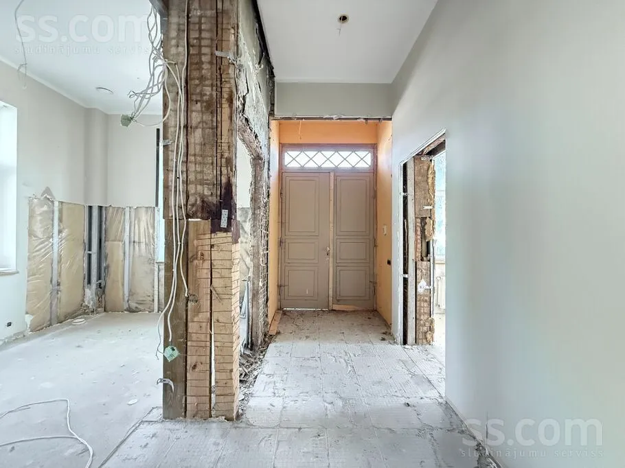 Esik - 6-Bedroom Apartment with Private Parking in Riga Centre