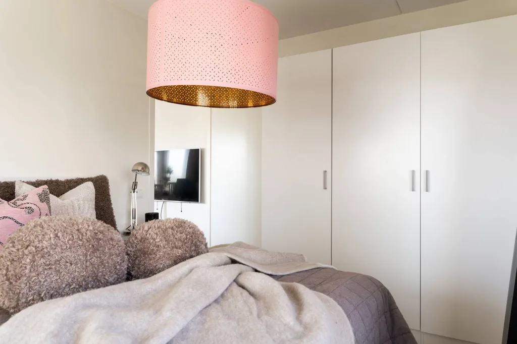 Chambres - Apartment with Balcony in Västerås