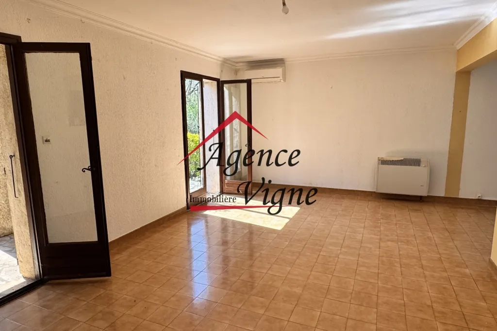 Séjour - Villa Indépendante avec Piscine près du Centre-Ville