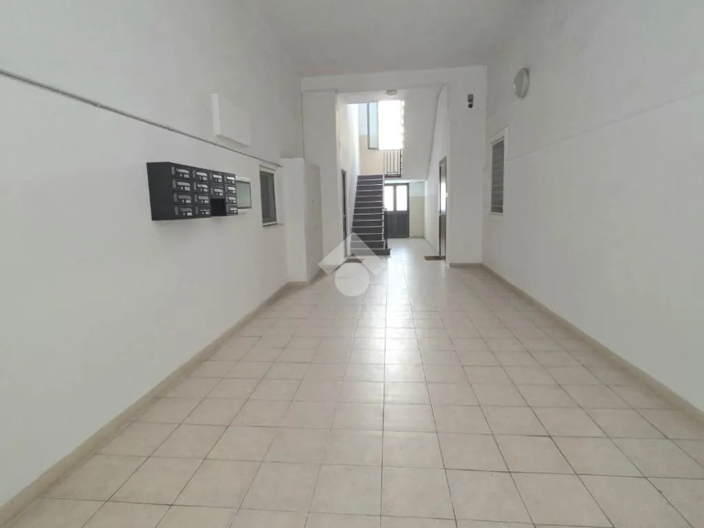 Esik - 3-Bedroom Apartment with Balcony in Bari