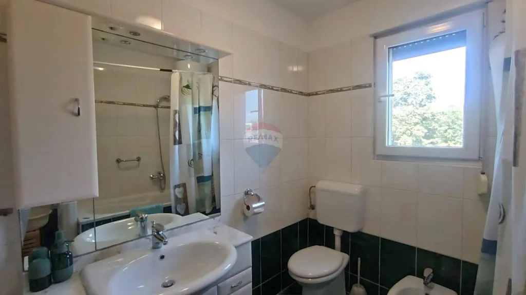 Vannitoad - Two-Bedroom Apartment with Sea View in Brtonigla