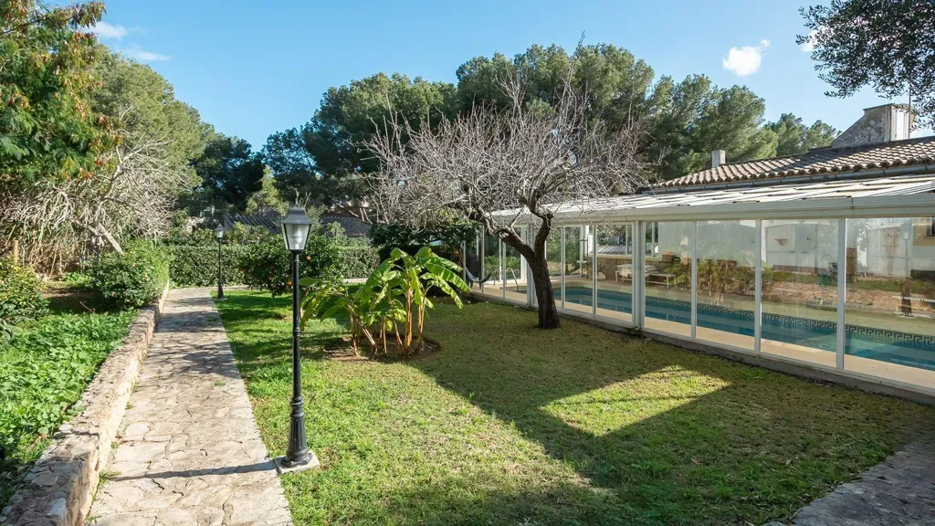 Jardin - Mallorcan-Style Villa with Pool in Bendinat