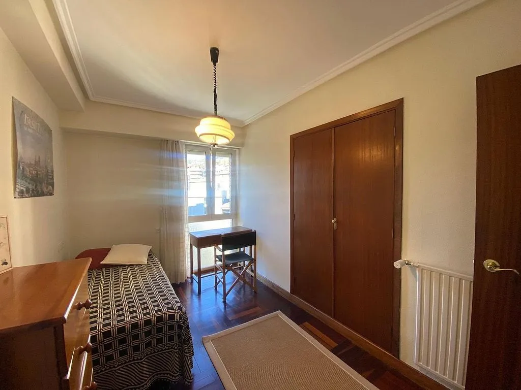 Magamistoad - Three-Bedroom Flat with Balcony in Urkizu