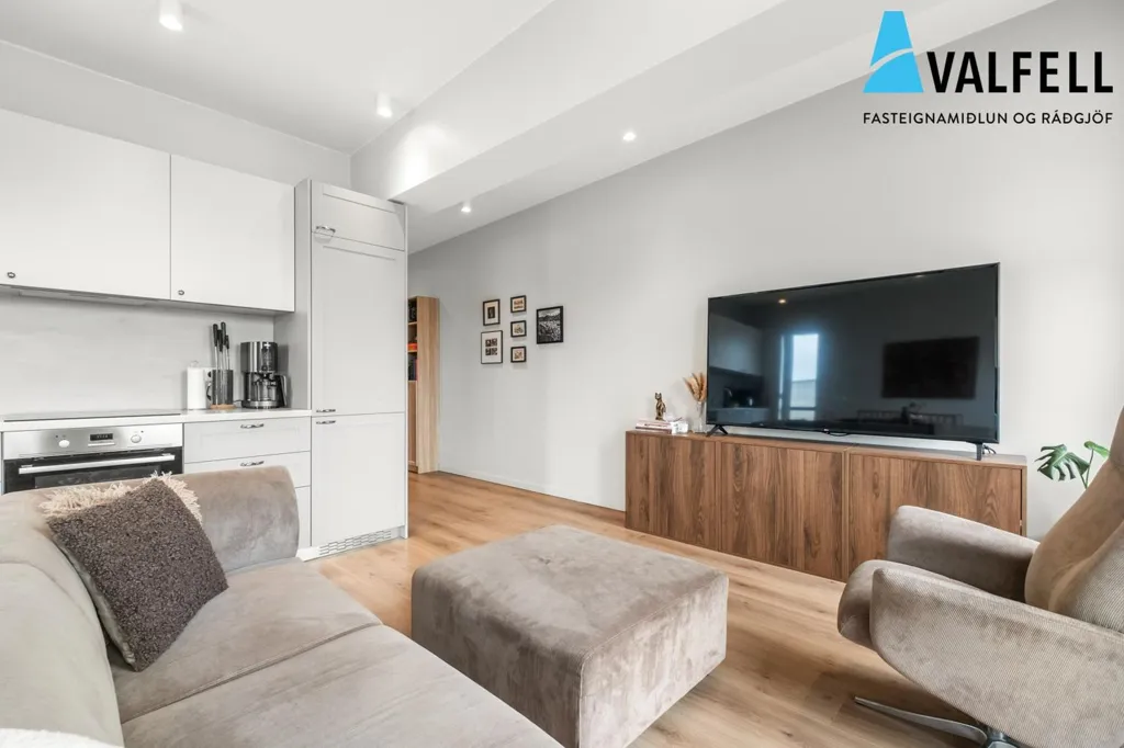 Elutuba - 3-Bedroom Apartment with South Balcony in Asparskógar