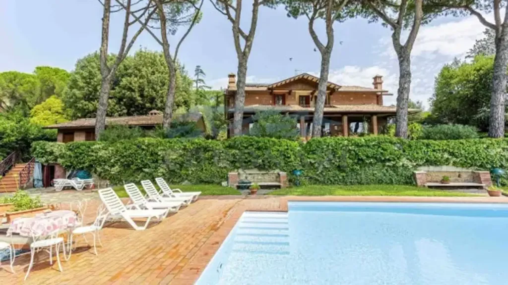 Pool - Panoramic Villa with Pool in Magione