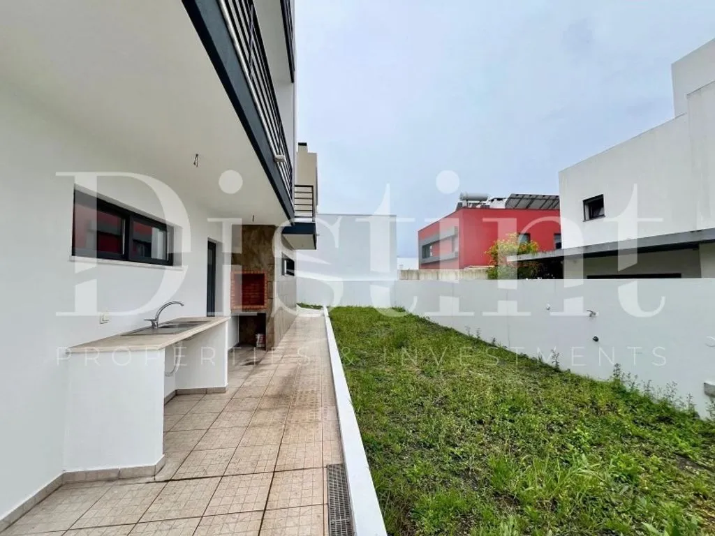 Jardin - Renovated Detached House with Garden in Almada