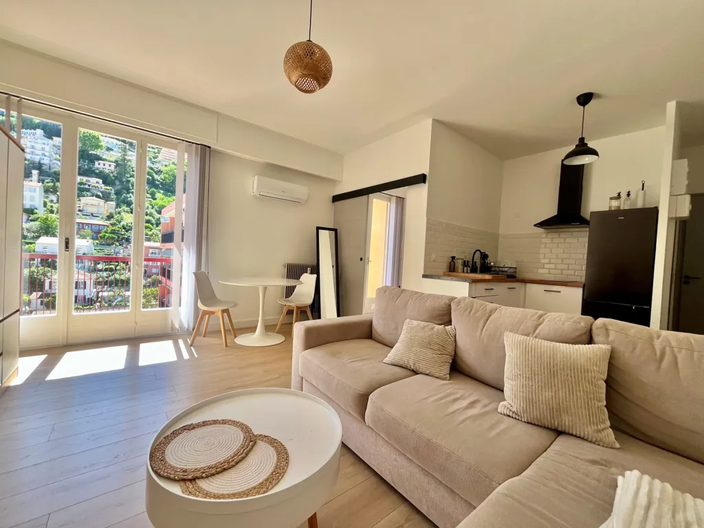 Séjour - Appartement Rénové avec Balcon Sud-Ouest à Nice