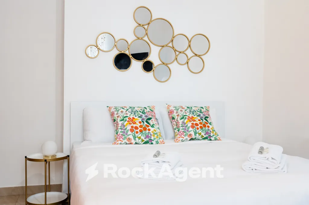 Schlafzimmer - 2-Bedroom Apartment with Balcony in Rome