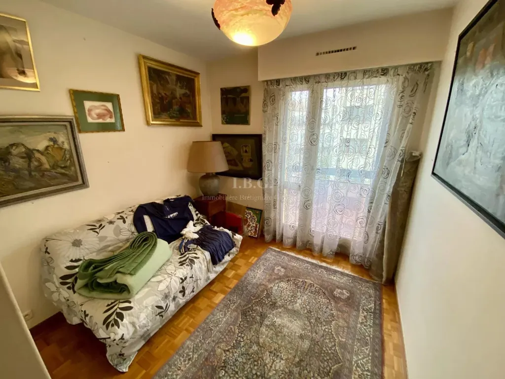 Living Room - Luxury Apartment with City View in Marseille