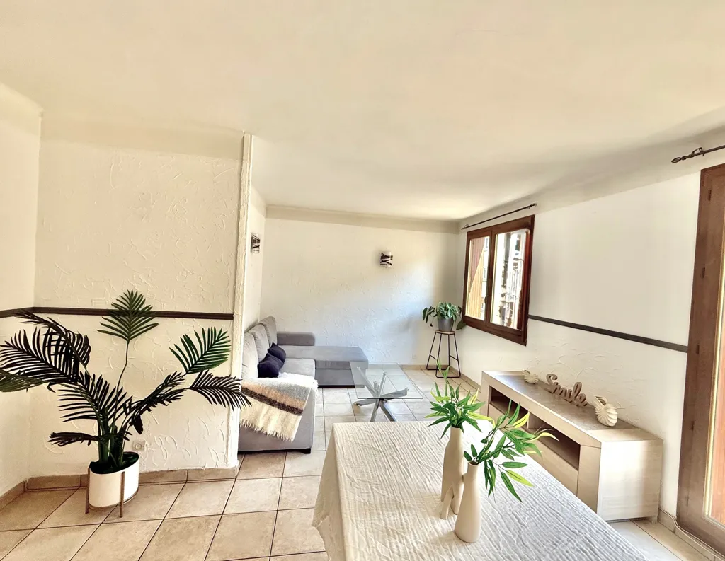 Elutuba - Converted T3 Apartment with Balcony in Marseille