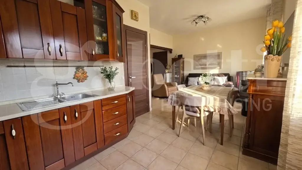 Köök - Rustic-Style Flat with Balcony in Marano Marchesato