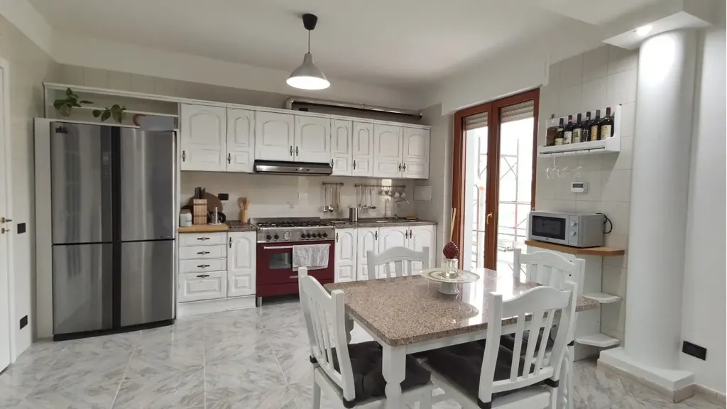 Cuisine - Rear-Facing Apartment with Solarium in Solofra