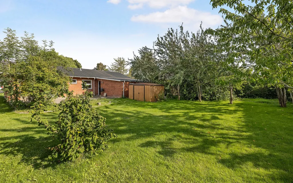 Garden - Ready-to-Move Villa with Garden in Skellerup