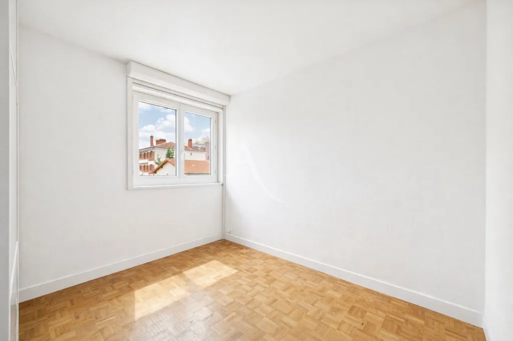 Toad - Apartment with Balcony in Créteil