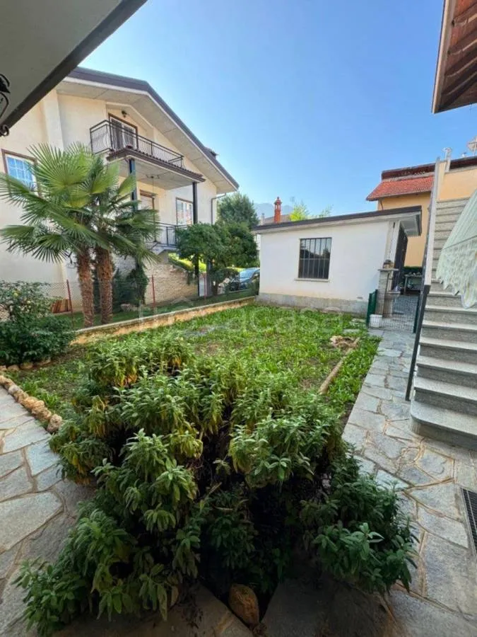 Aed - Villa with Potential for Two Apartments in Boves
