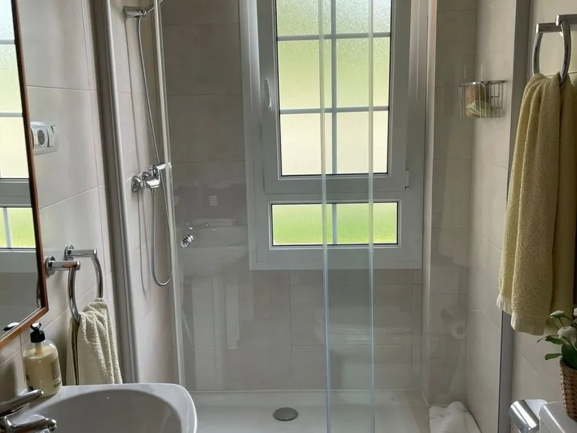 Bathrooms - Chalet with Large Garden in Barcena de Cicero