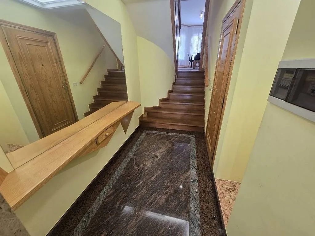 Esik - Duplex with Terrace in A Milagrosa
