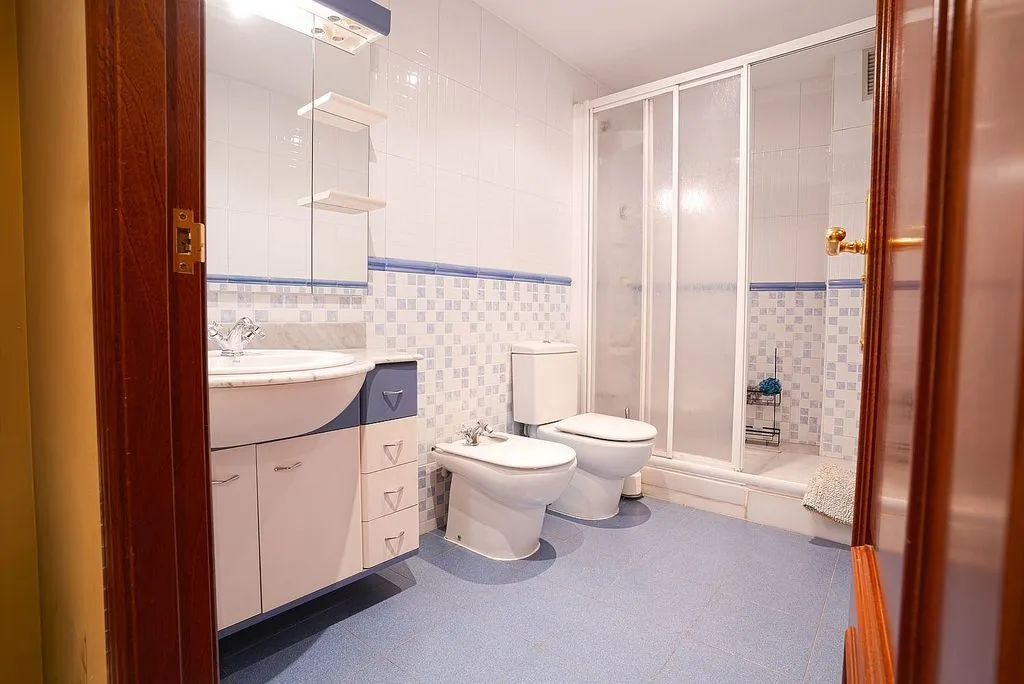 Salles de bain - Patio House with Terrace in Santa Coloma de Gramenet