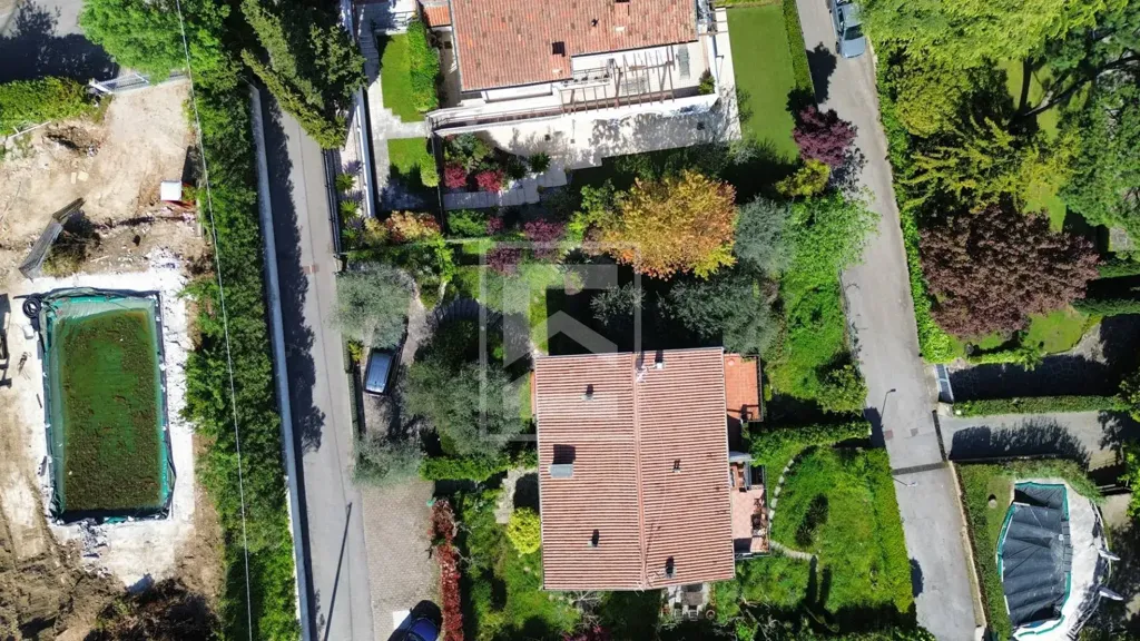 Õhuvaade - Villa with Lake View in Padenghe Sul Garda