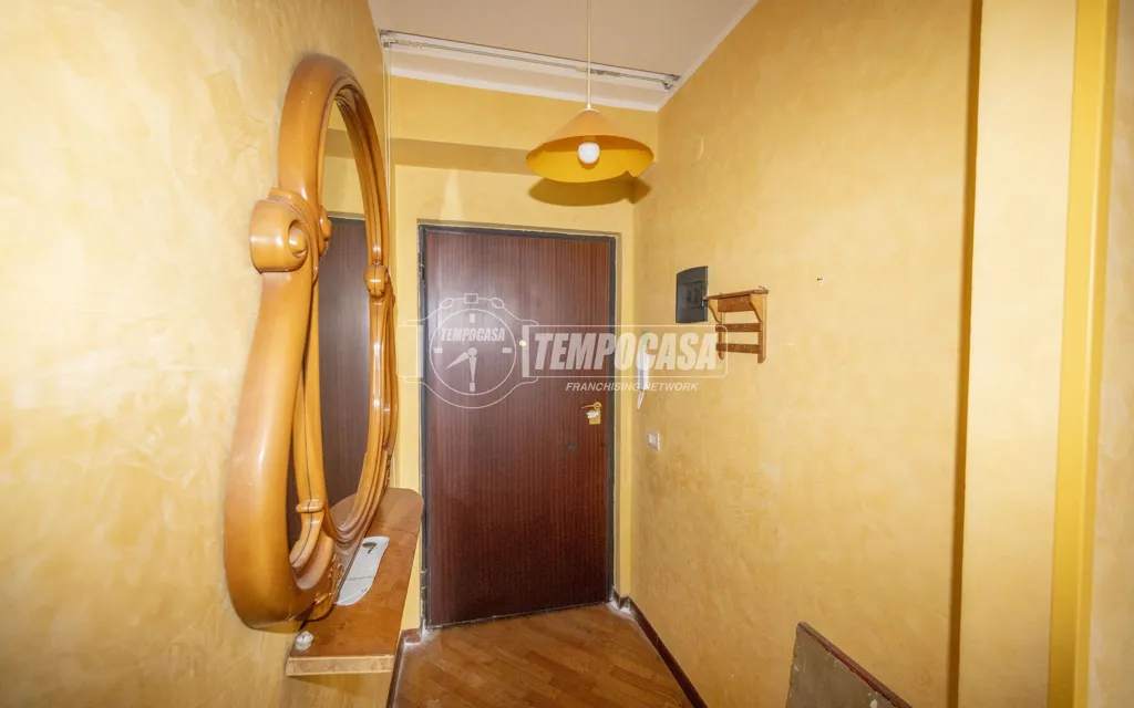 Esik - Trilocale with Garage in Messina