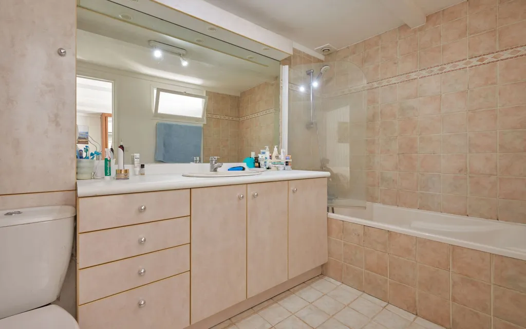 Bathrooms - Renaissance House with Pool in Manosque