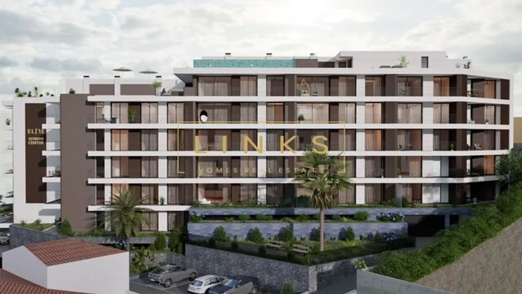 Luxury Apartment with Rooftop Pool in Estreito