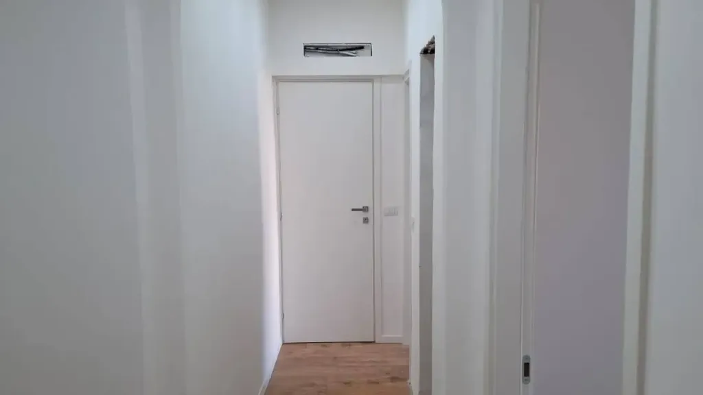 Entrée - Modernised Triplex with Balcony in Trieste