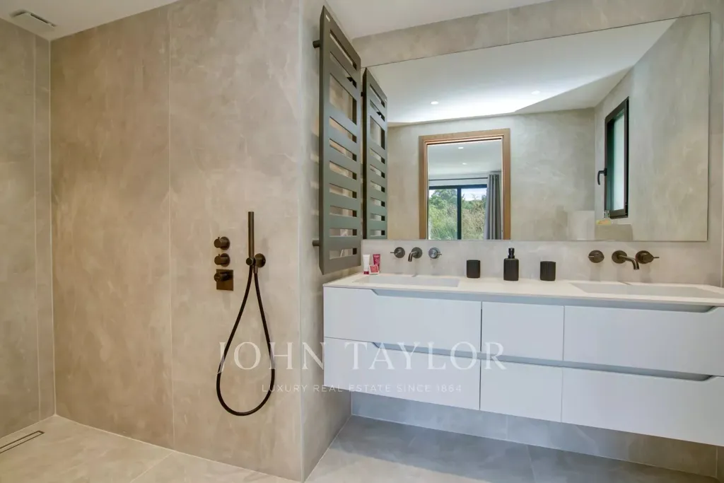 Salles de bain - Villa avec Piscine et Vue Mer à La Croix-Valmer