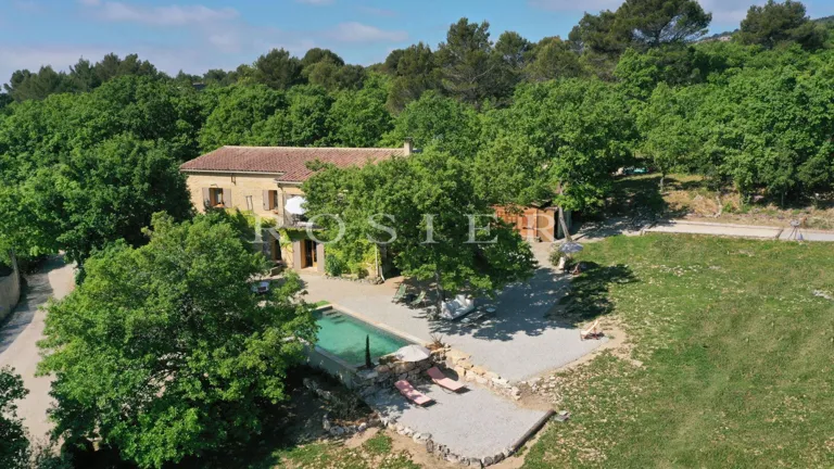 Rustic House with Views in Luberon