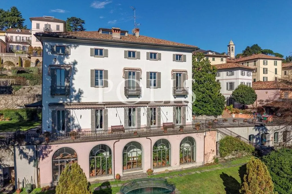 Õhuvaade - Historic Villa with Lakeside Views in Como