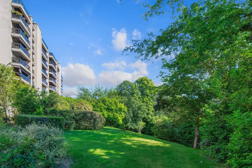 Giardino - Renovated Apartment with Park View in Saint-Cloud