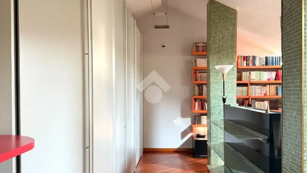 Bureau - Mansard Apartment with Balcony in Grugliasco