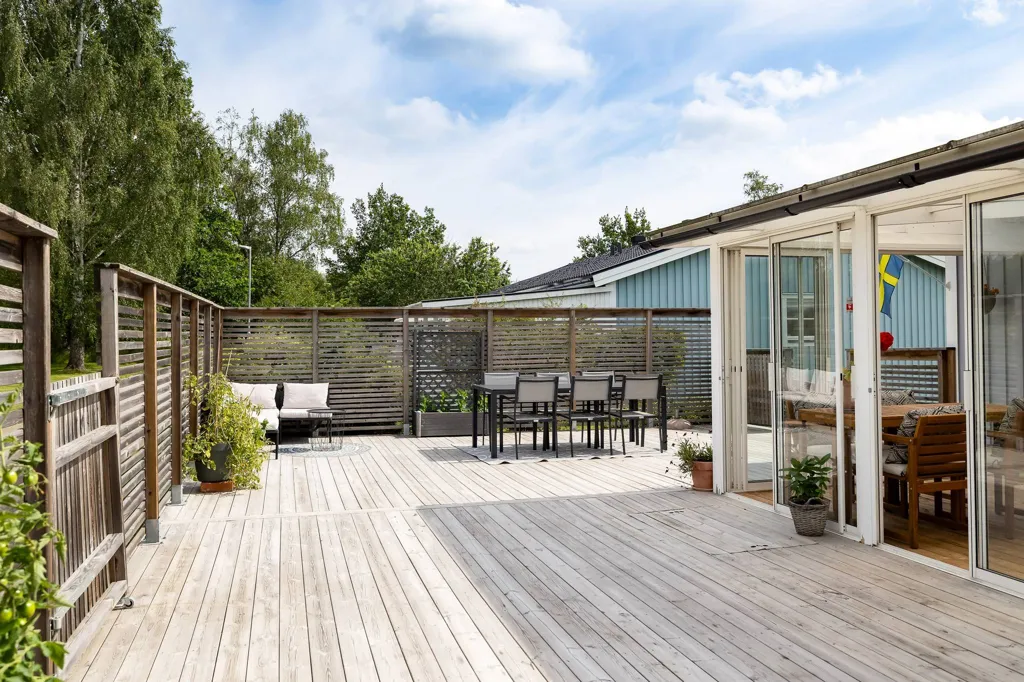 Terrass - Stylish Duplex with Garden in Hovsta