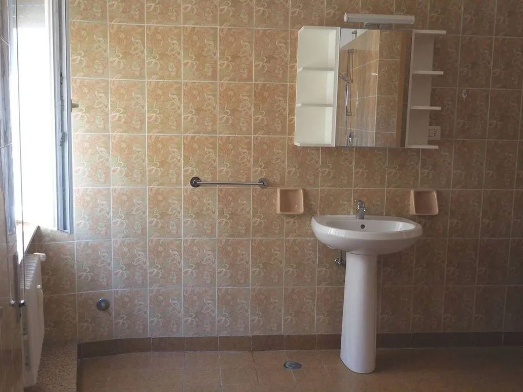 Bathrooms - Luxury Flat with Triple Balcony in Rome