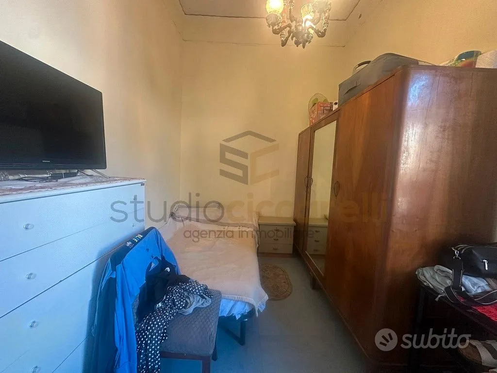 Chambres - Apartment in Courtyard, Central Giugliano