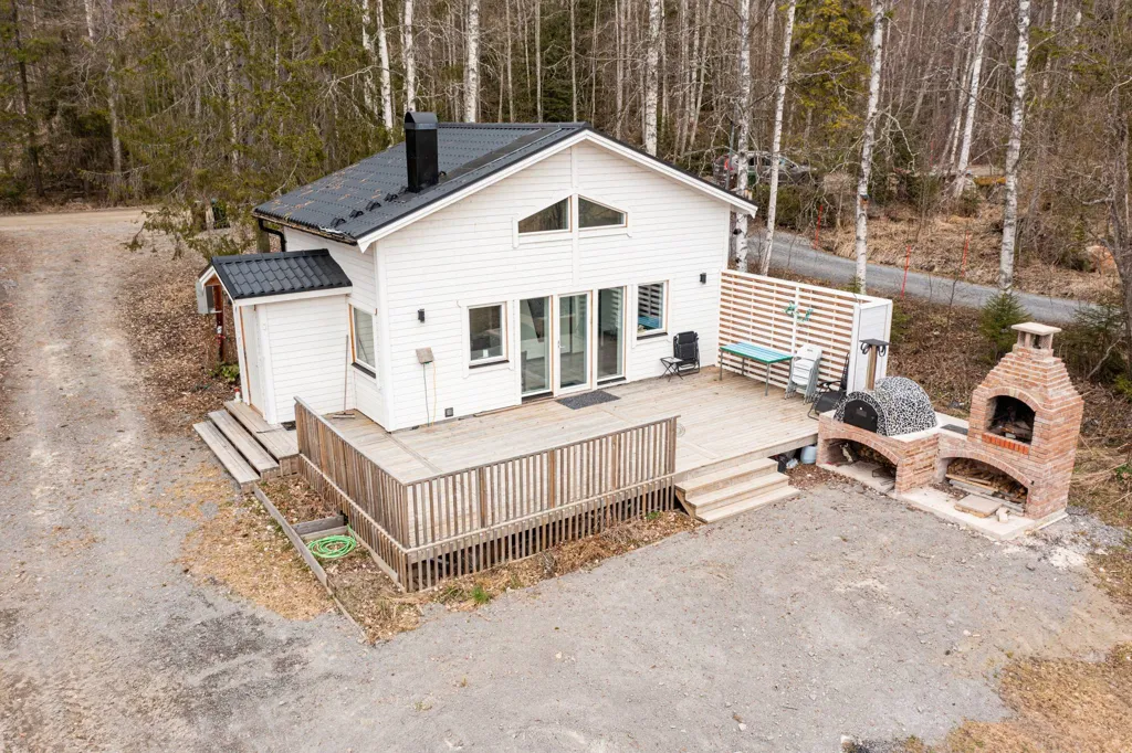 Aerial - Year-Round Cottage with Boat Access in Binnäset