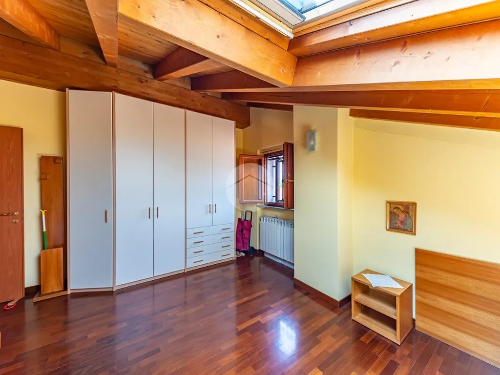 Toad - Mansarded Apartment with Balcony in Uboldo