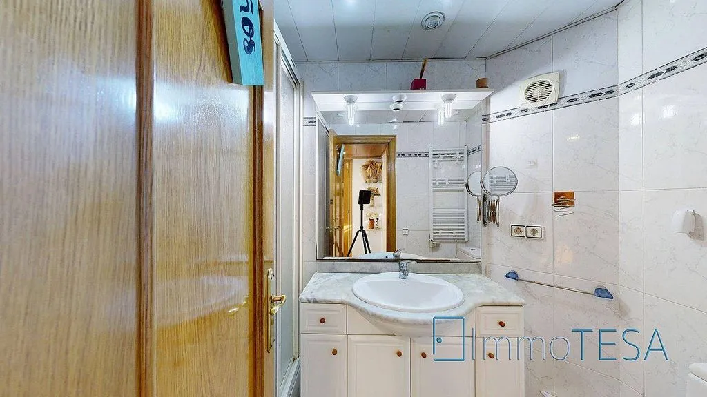 Salles de bain - Apartment with Balcony in Barberà del Vallès