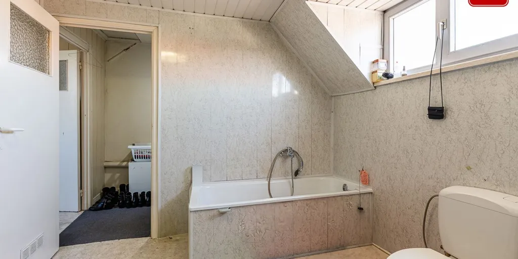 Salles de bain - Woning Commerciale avec Potentiel à Gand