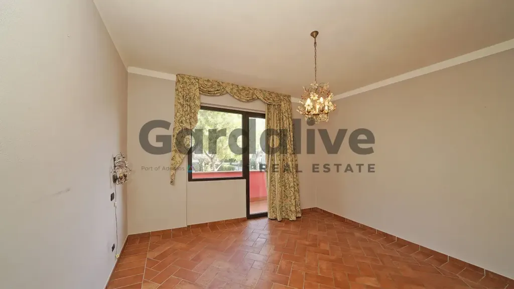 Entrée - Quadruplex with Panoramic Terrace in Sirmione