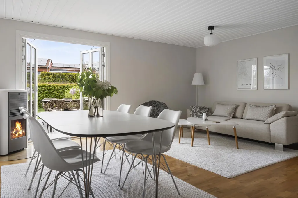 Söögituba - Corner Plot Villa with Garden in Västerdala