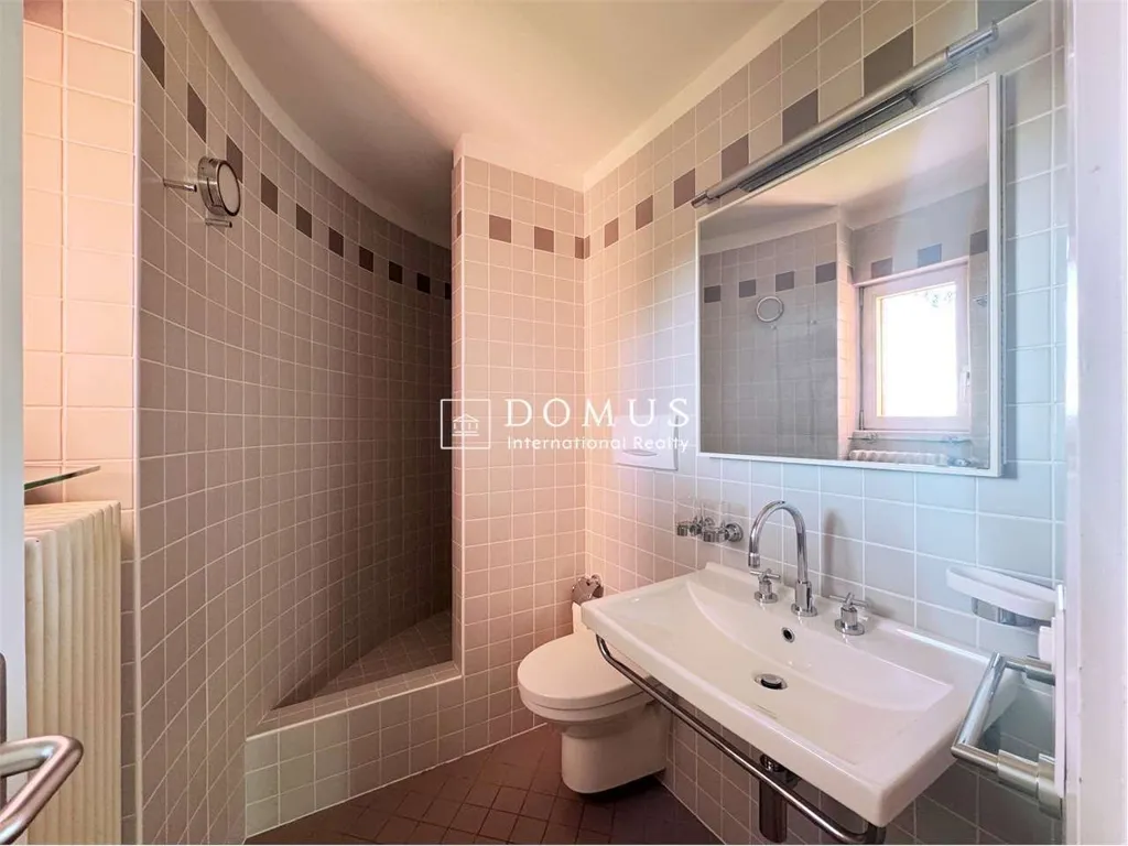 Bathrooms - Iconic Villa with Panoramic Views in Cadro