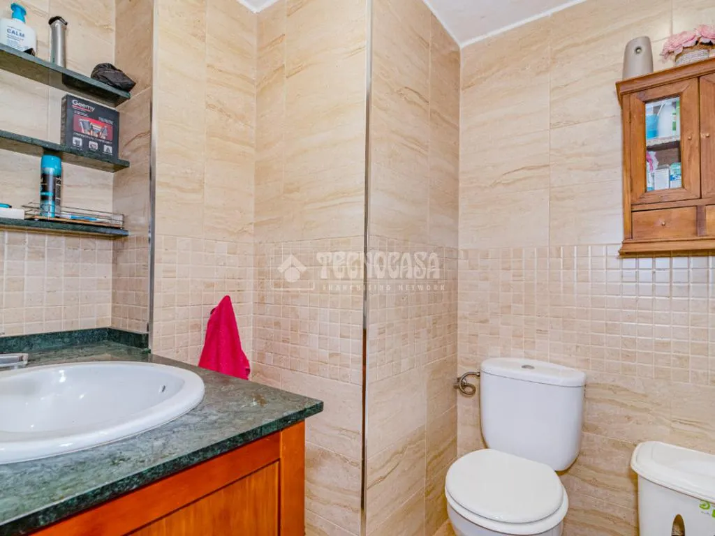 Salles de bain - Four-Bedroom Flat with Terrace in Cartuja