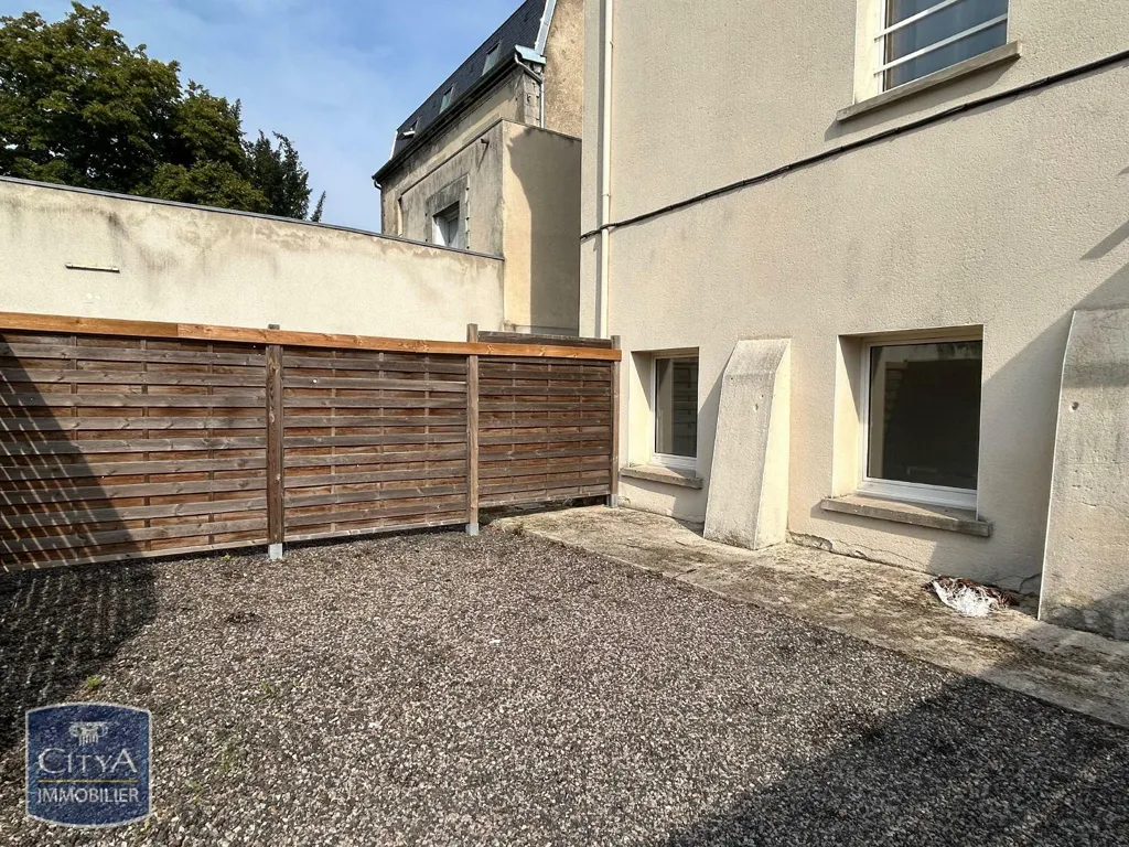 Garden - 2-Bedroom Flat with Terrace in Château-Thierry